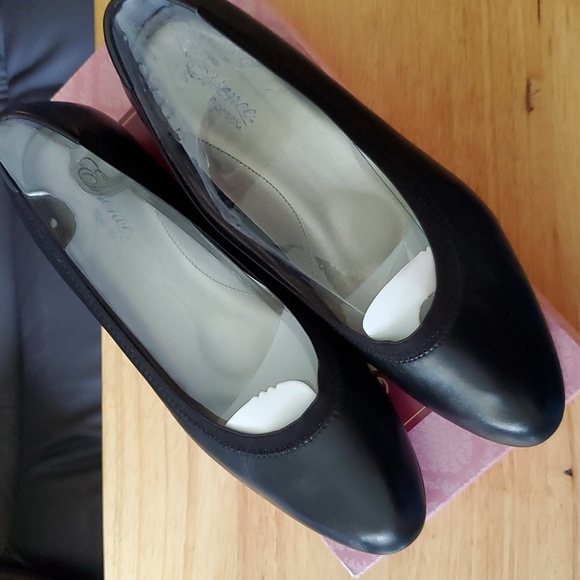 NWT Aetrex Leather Classic Low Pump 10W, Black - Picture 11 of 16